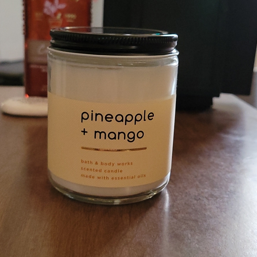 Bath & Body Works-Pineapple+Mango Candle